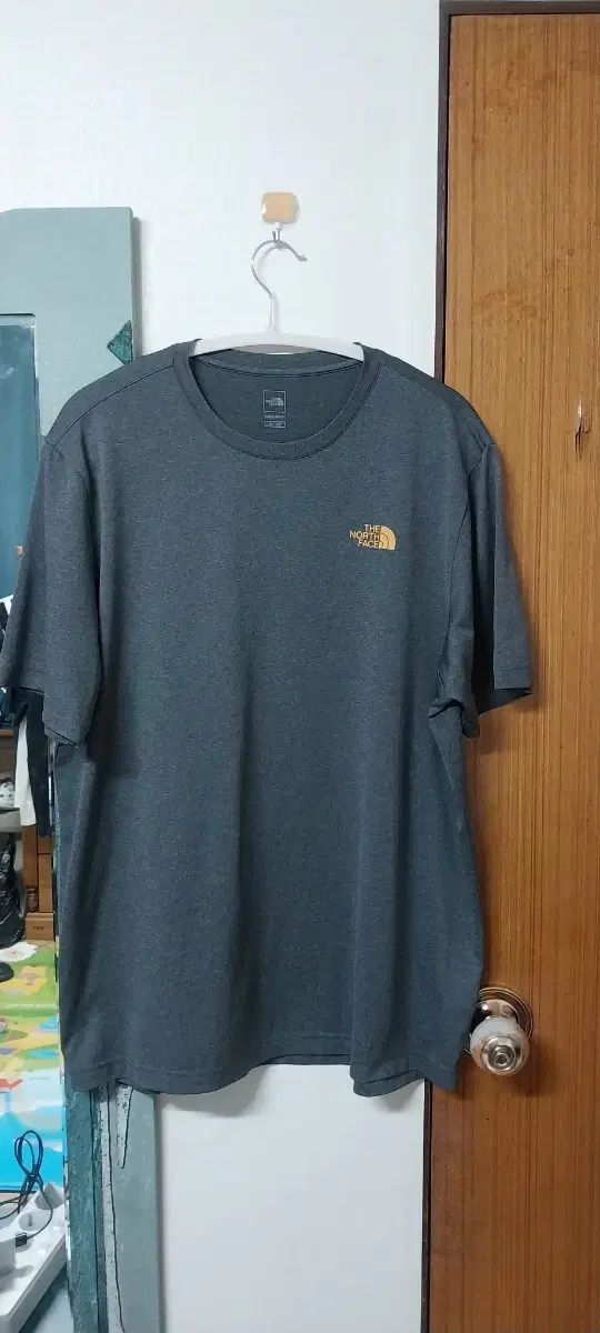 The North Face short-sleeve T-shirt 105