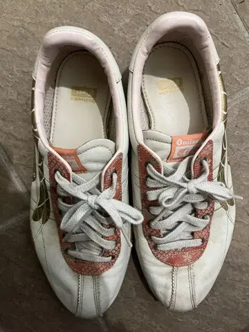 오니츠카타이거 스니커즈