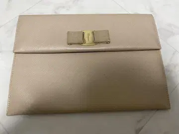 페라가모 백 판매 종료, 가격 인하