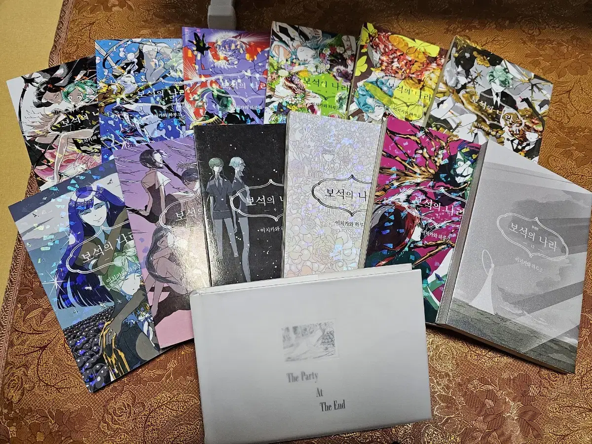 [Urgent Funds] Land of the Lustrous Volumes 1-12 (Volume 12 Limited Edition [Out of Print])