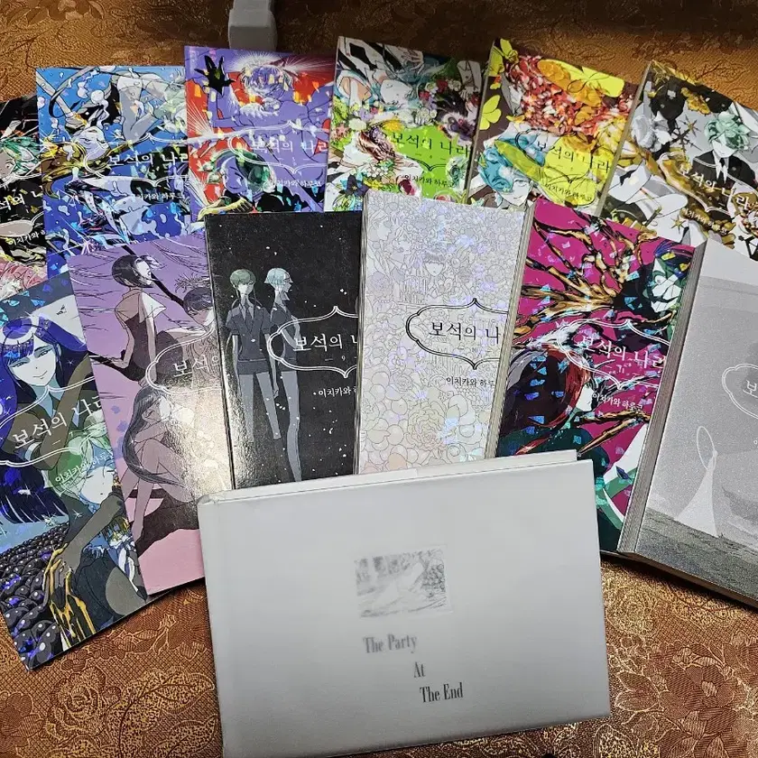 ビーズの洋雑誌　2種19冊＋3冊 セール】フラワーMIXサテンドットワンピース（ワンピース