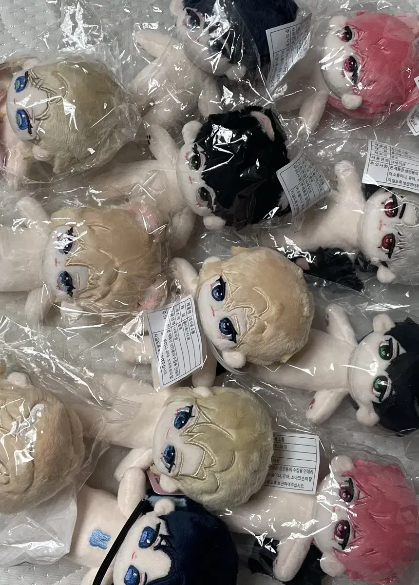 Selling Plave dolls at original price (additional)