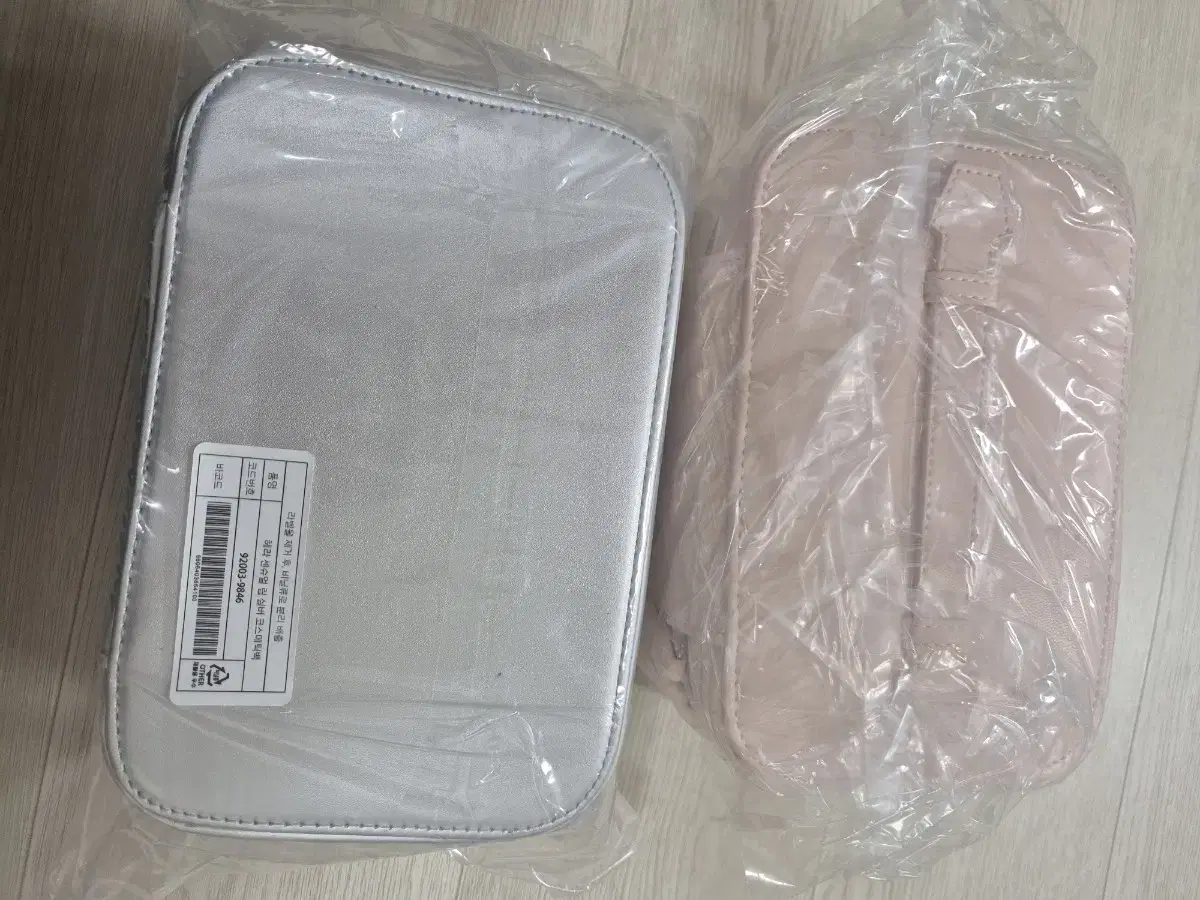 헤라 코스메틱백 파우치 실버/핑크