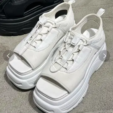 EMODA 통굽 샌들 코드 크로스 벌키 샌들 화이트