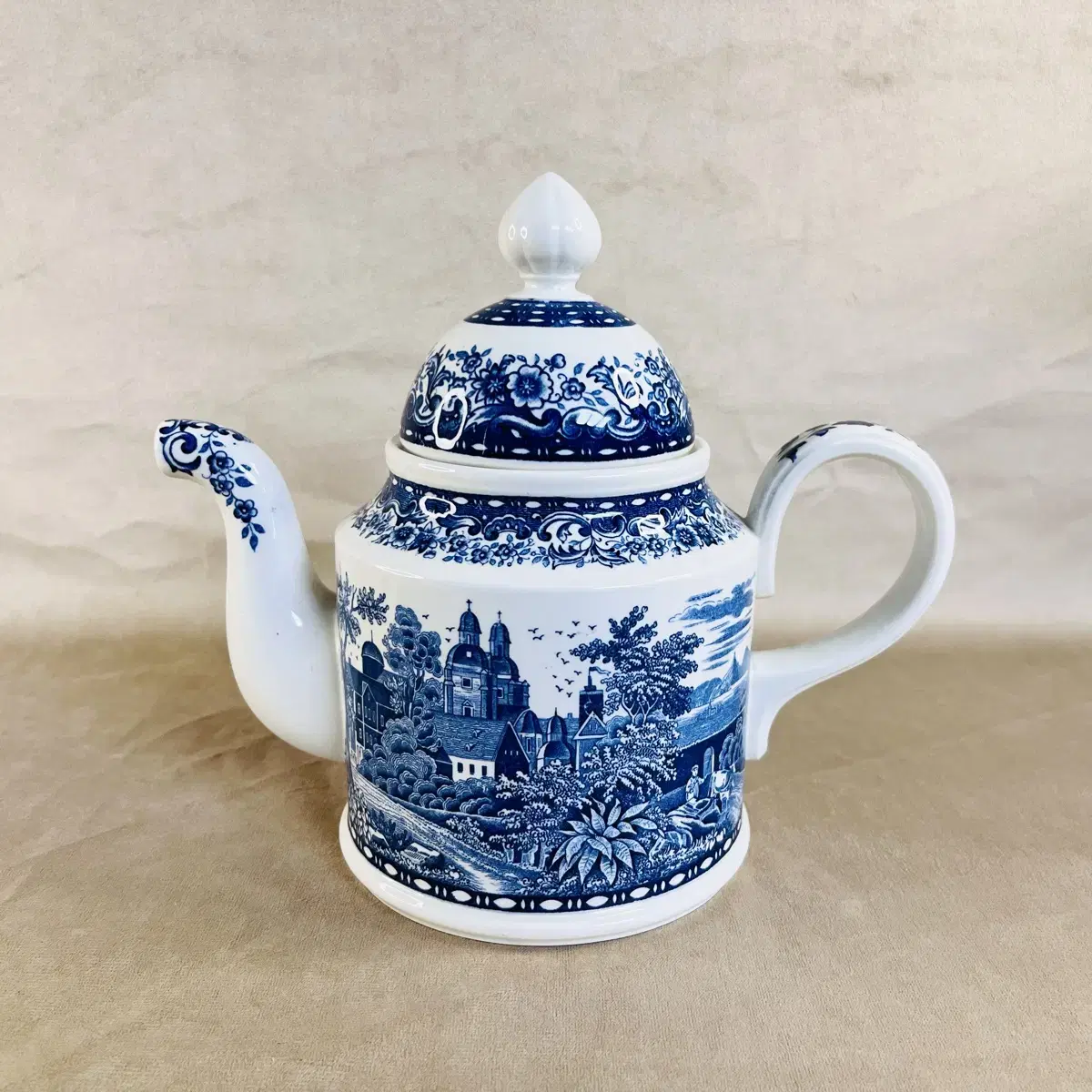 Rare) Germany Villeroy & Boch Blue Castle Teapot S (for 2-3 people)