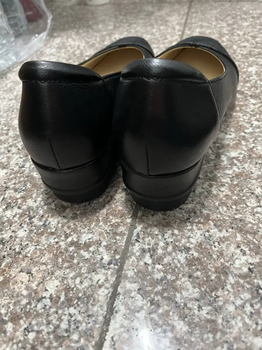 Hush Puppies shoes 235, new