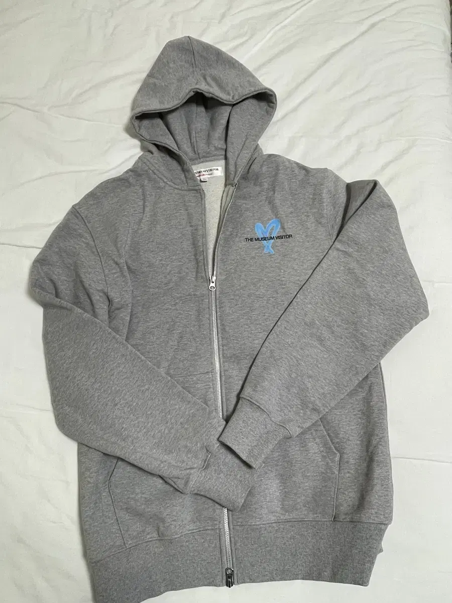 The Museum Visitor Hoodie Zip-up Gray L size (Unused)