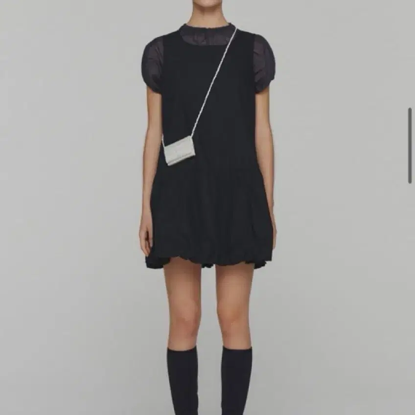Jennie着用 AMOMENTO VOLUME MINI DRESS 韓国 Jennie着用 AMOMENTO VOLUME MINI DRESS 韓国 Jennie着用