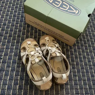 KEEN/킨/하우저 하베스트 샌들 24cm