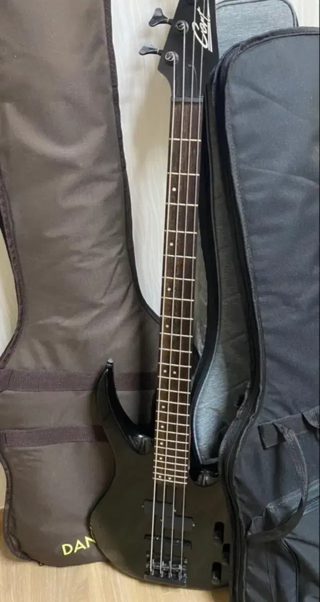 Negotiable) Practice Entry-Level Bass Guitar Cort Action PJ Glossy Black Vintage