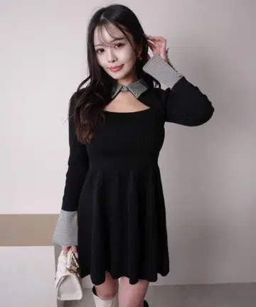 LIPSERVICE 립 서비스 데콜테 오픈 플레어 니트 원피스