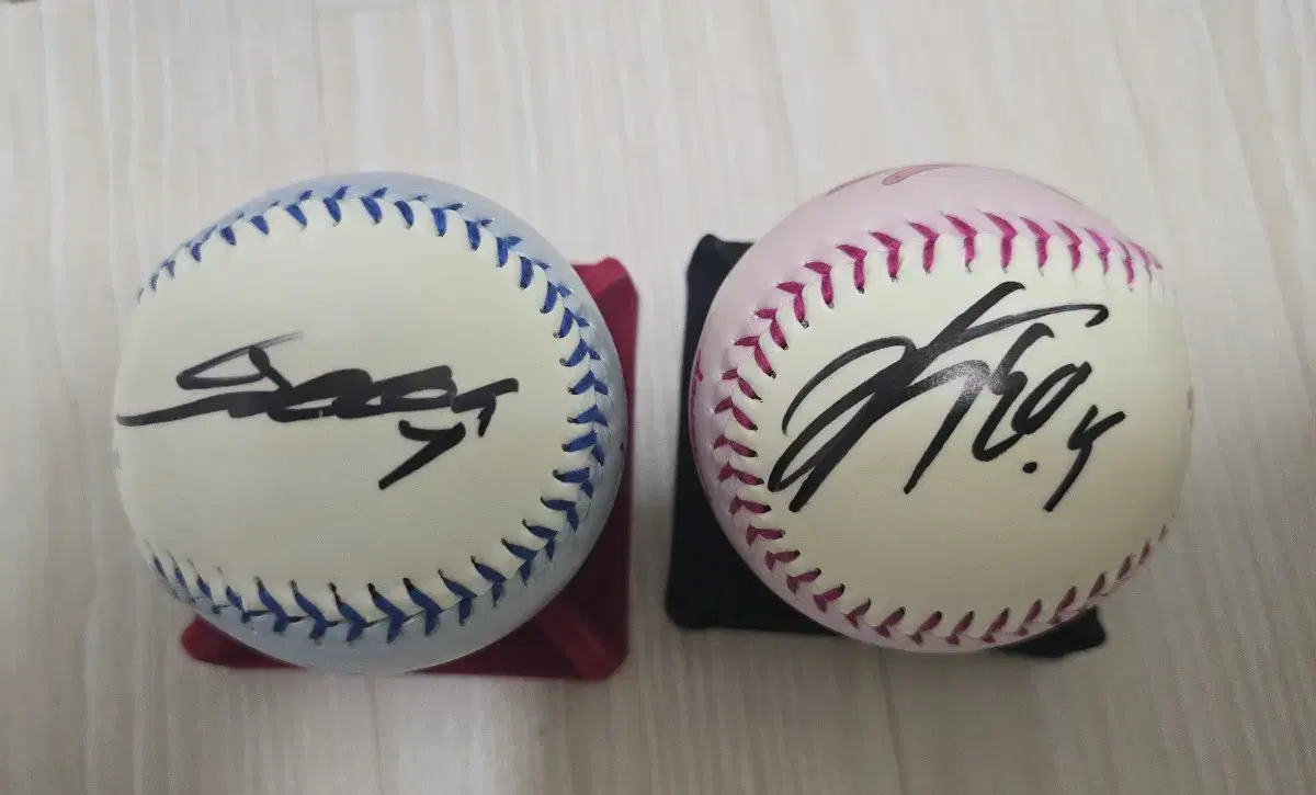 Lee Jong-beom, Kim Doyoung Signed Ball