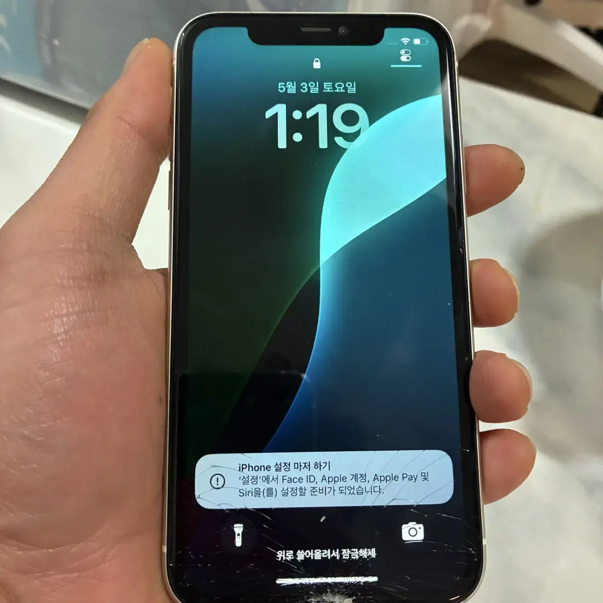 아이폰 11 화이트 (128GB) 파손폰