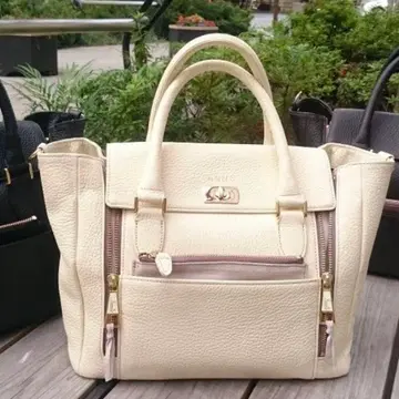 IANNE 바네사 백 밀크 화이트