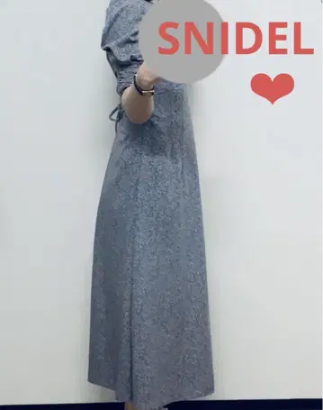 인기 있는 snidel 스나이델] 꽃무늬 반팔 롱 원피스