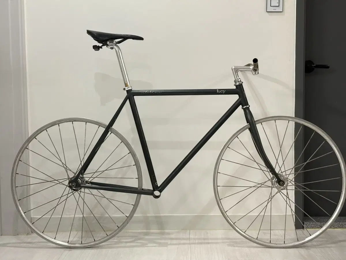 Selling Veloline Lucy excluding Crnk.