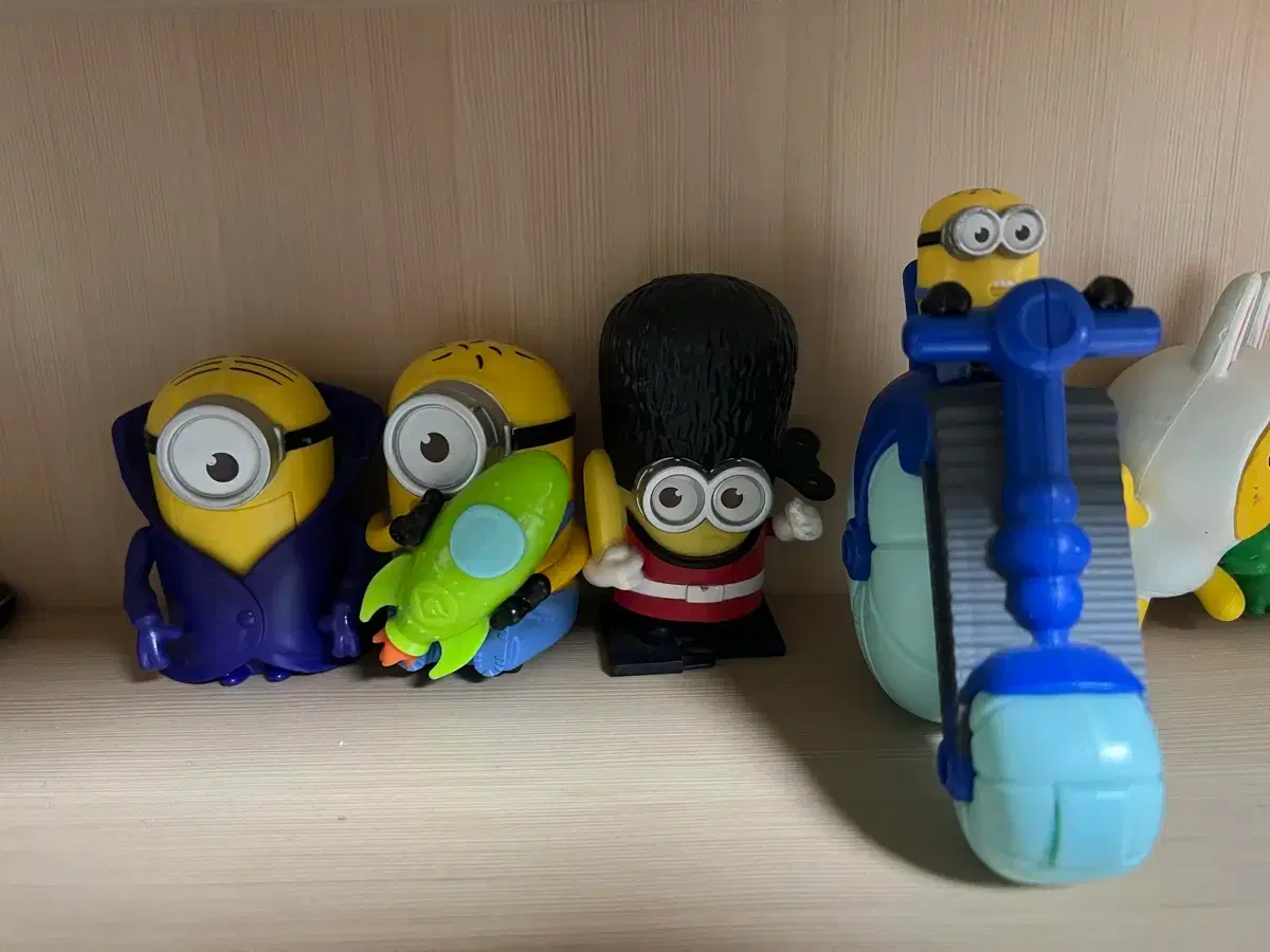 4 Minions Happy Meal Figures