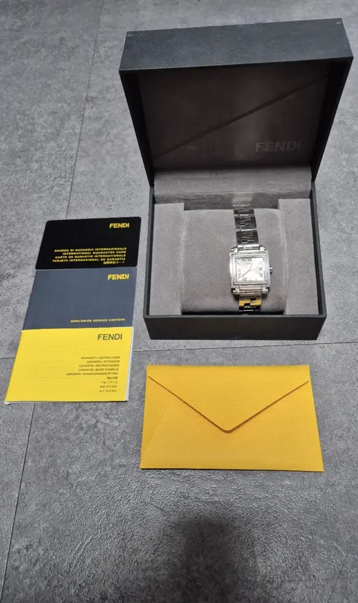 Fendi 6000l women's wristwatch