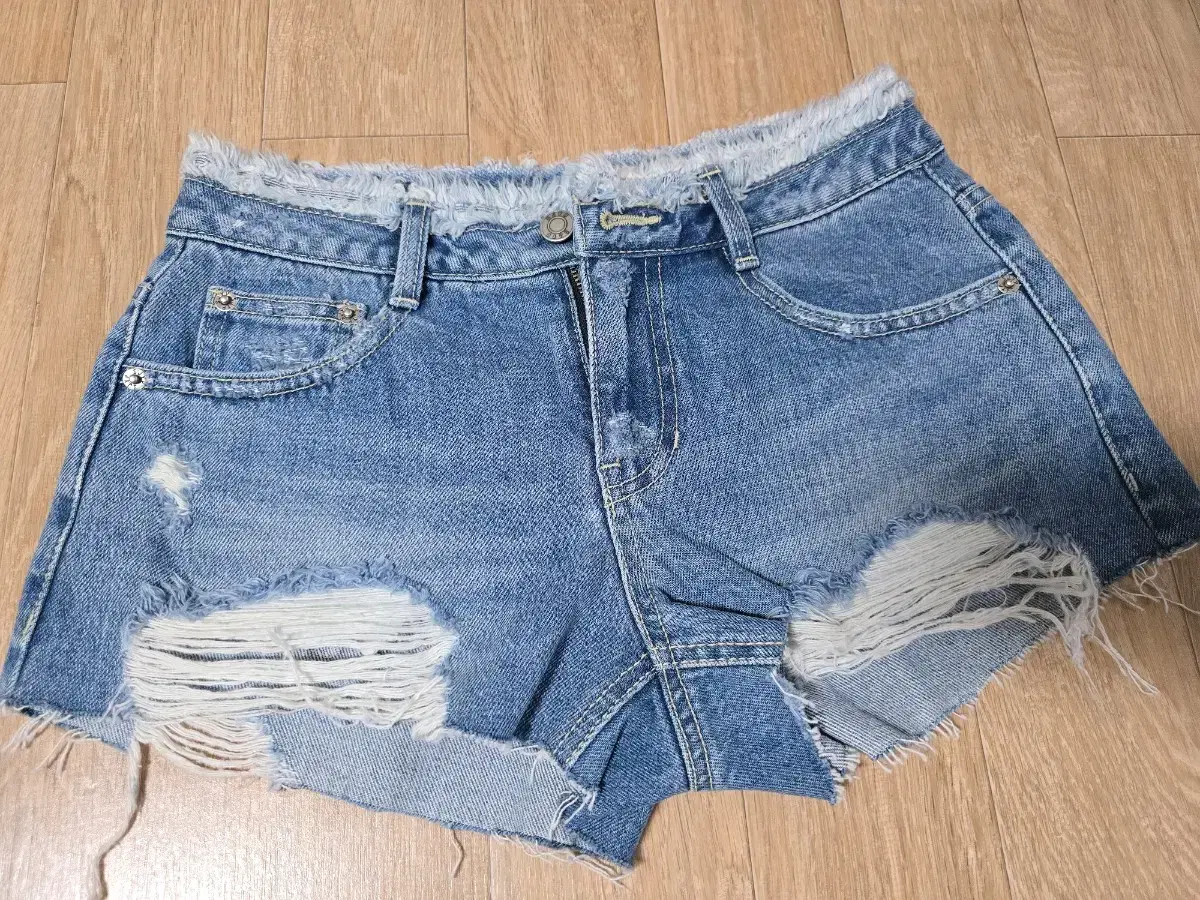 sjyp Shorts New Small