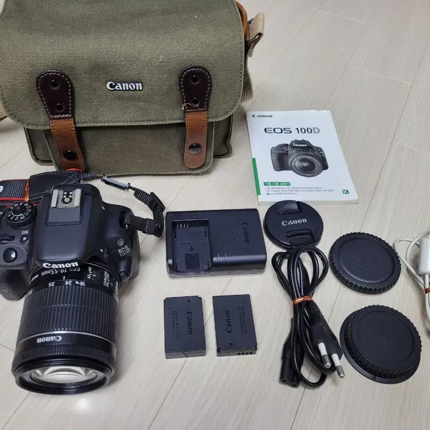 깔끔한 캐논 카메라 EOS 100D 와 18-55 STM 렌즈 세트