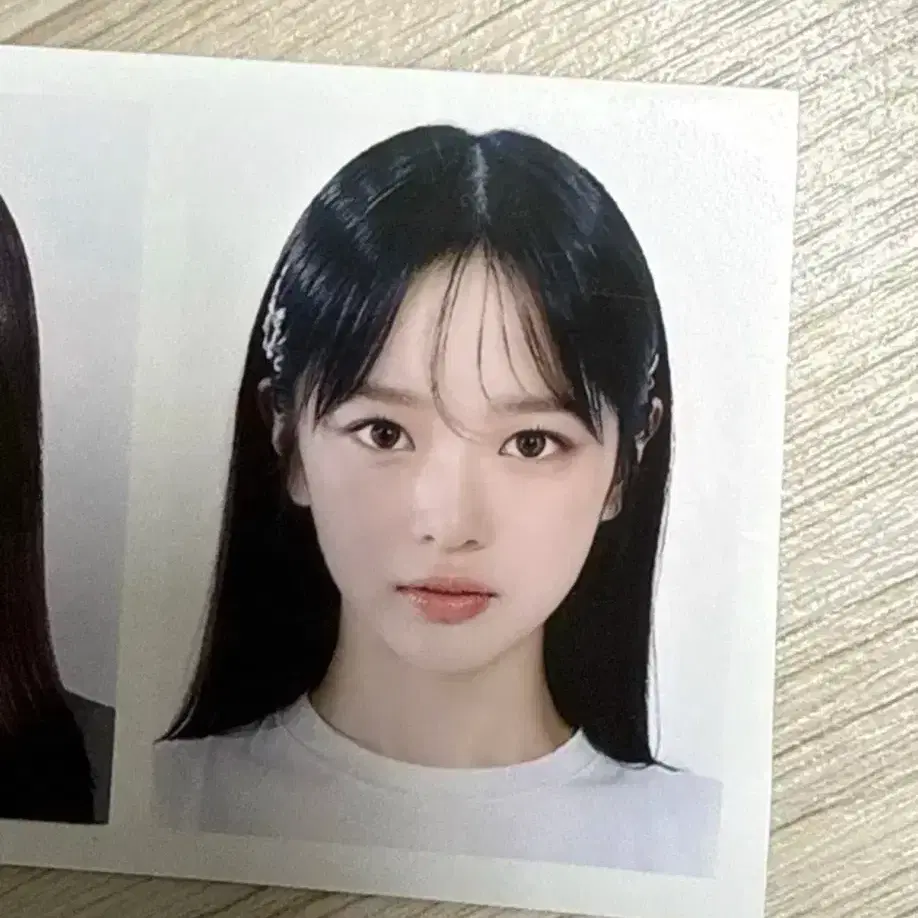 Actual Product] NewJeans Hanni ID Photo on Bunjang Global Site.