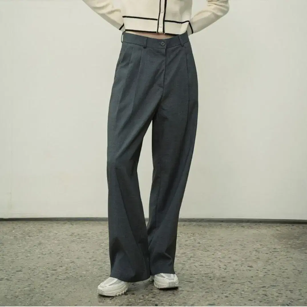 パンツ Siyazu SIPT7052 muse two tuck wide slacks_Black 시야쥬(SIYAZU) SIPT7052 muse two tuck wide slacks_Black