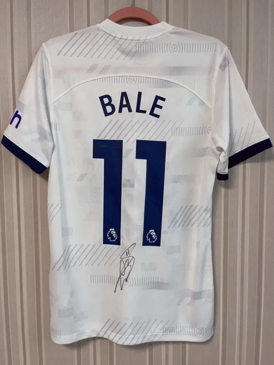 [A1 Authentication] Tottenham Apparel Bale Signed Uniform