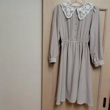 레이스 카라 부착 그레이 긴팔 원피스