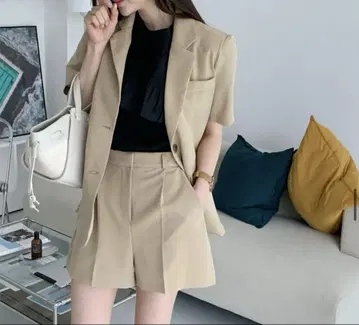 셋업(베이지 반팔 자켓 & 숏 팬츠)