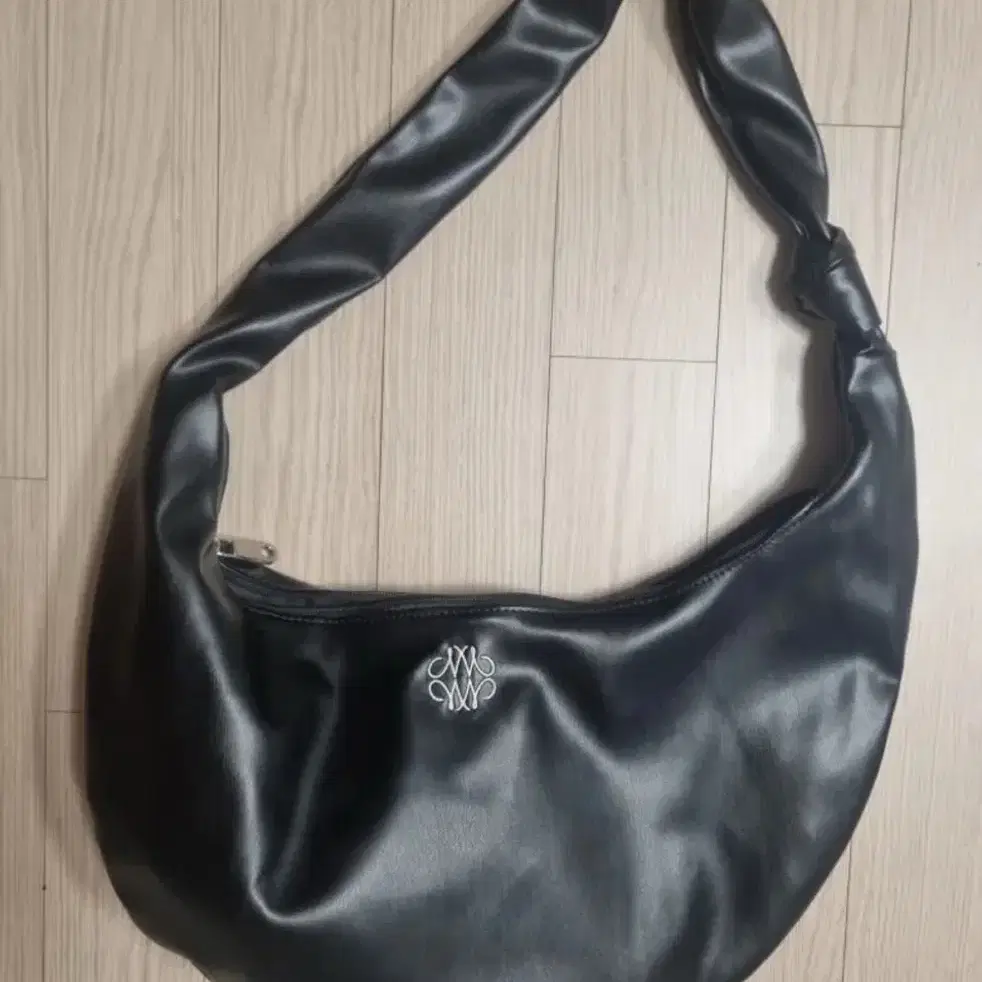 Nick Nicole Shoulder Bag Black on Bunjang Global Site.