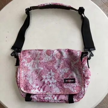 EASTPAK 이스트팩 메신저 백 숄더백