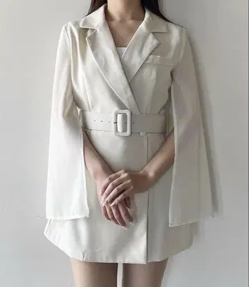 NOMAE 시어 슬리브 테일러드 원피스 화이트