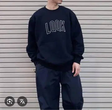 LQQK 스튜디오 캠버 아크 로고 크루넥