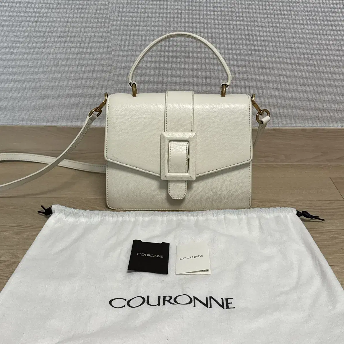 COURONNE Brio Cross Couronne Brio White Crossbody Bag Tote Bag