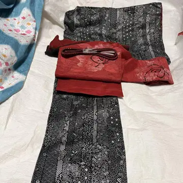 4종 세트(기모노, 오비, 오비 장식 천, 허리띠)