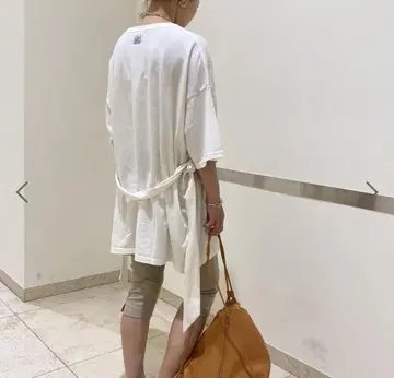 후미카우치다 허리 리본 포함 반팔 티셔츠