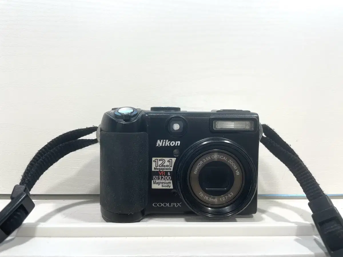 Nikon Coolpix P5100 Nikon Coolpix P5100 Vintage Digital Camera