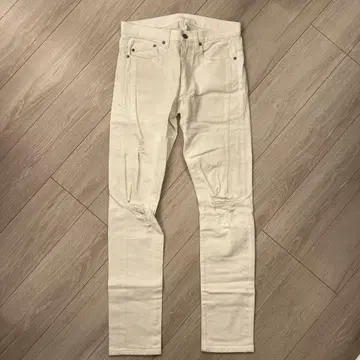 Name. 스키니 데미지 데님