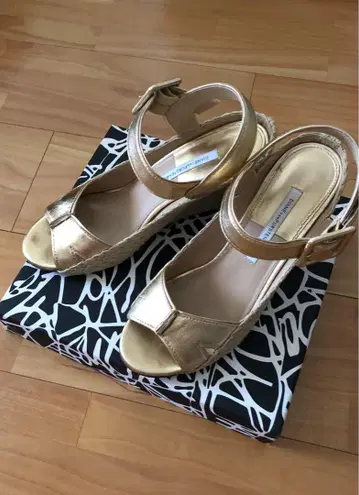 DIANE von FURSTENBERG 샌들