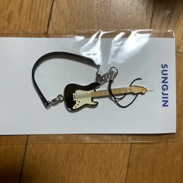 DAY6(デイシックス) ソンジン(SUNGJIN) ギター GUITAR