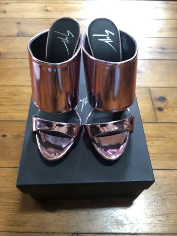 쥬세페 자노티 뮬 하이힐 23cm 미사용 새상품
