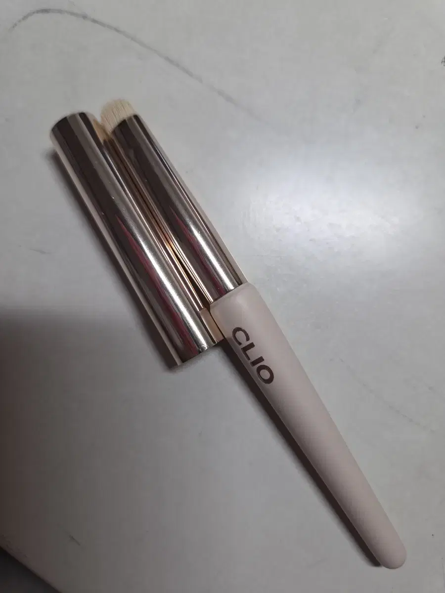Clio Lip Brush Portable Lip Brush