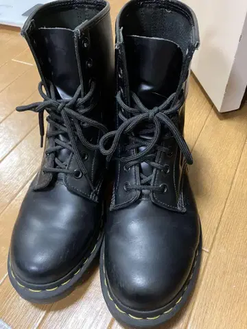 Dr.Mertens 8홀 부츠 US7 (24cm)