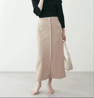 가격 인하! 내추럴 꾸뛰르 스트레치 트윌 금장 버튼 스커트