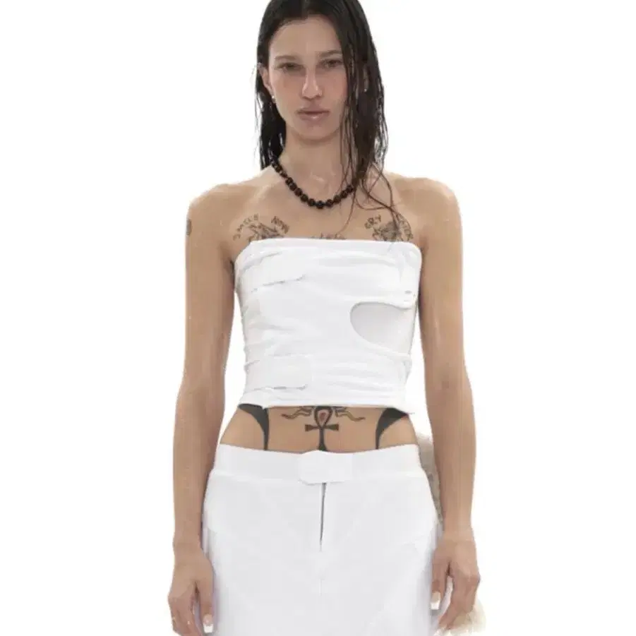 604 service studded Low-cut T shirt in on Bunjang Global Site.