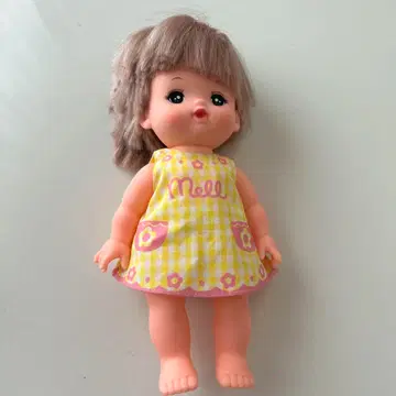 멜짱 인형 체크 무늬 드레스
