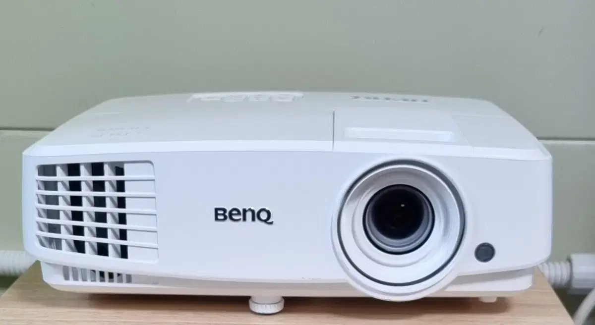 BenQ Projector (3300 ANSI Lumens)