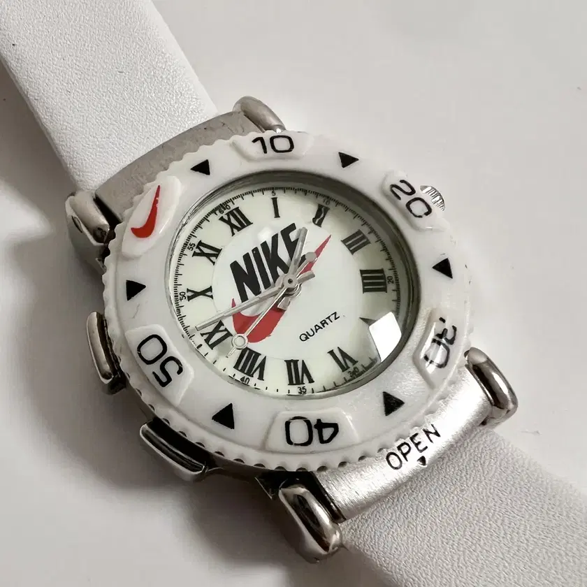 Nike 腕時計　ヴィンテージ NIKE 腕時計 ヴィンテージ - メルカリ