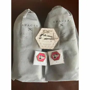 스페이시아 X 핀 배지 2개, 코스터 1개, 슬리퍼 2켤레
