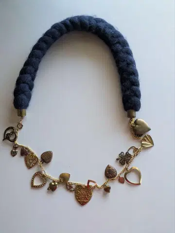 아푸사라스 네이비 뜨개질 초커
